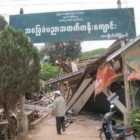 Một trường học tại Tarlay đổ nát sau trận động đất. Ít nhất 10 tòa nhà của chính phủ bị phá hủy nặng nề trong đó có trường học và bệnh viện (Nguồn: Tu Aung, Kyaing Tong ADP)