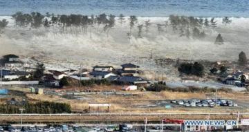 Sóng thần ập vào nhà máy điện hạt nhân Nhật cao 14 mét