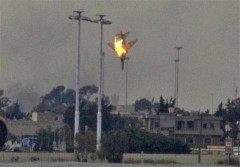 Tên lửa Mỹ tấn công 20 mục tiêu ở Libya, dư luận lên tiếng