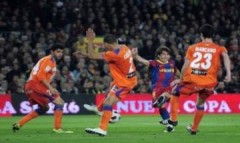 Thắng nhọc tại sân nhà, Barca duy trì cách biệt với Real