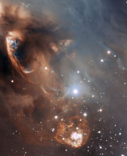 Tàu thăm  dò European Southern Observatory của Cơ quan vũ trụ châu Âu đã ghi lại được hình ảnh những ngôi sao vừa ‘chào đời’ thuộc chòm sao NGC 6729 – một trong những chòm sao gần Trái đất nhất.
