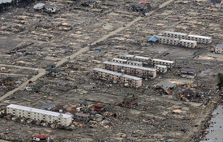 Một góc thành phố Sendai bị san phẳng sau sóng thần. Ảnh: AFP