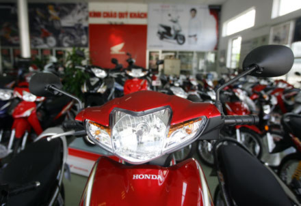 Xe máy Honda Việt Nam - Tại sao chênh giá?