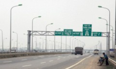 Xuất hiện lún, nứt trên đại lộ dài nhất Việt Nam
