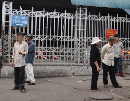 Cổng Trung tâm Chẩn đoán Y khoa Medic (Hòa Hảo) cũng là nơi 