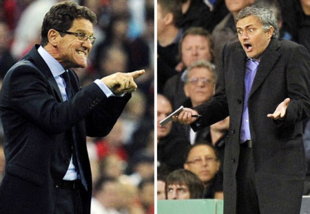 Capello (trái) tỏ ra không ưa Mourinho.