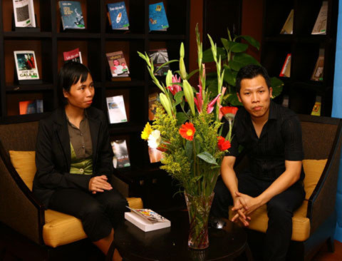 Nhà văn Trang Hạ và Giám đốc Venus Vũ Khắc Tiệp làm giám khảo cuộc thi. Ảnh: Việt Anh.
