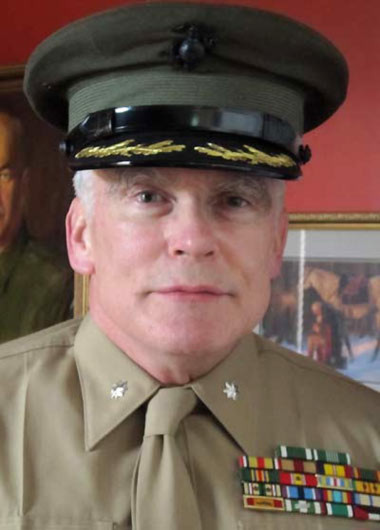 Cựu Trung tá thủy quân lục chiến James G. Zumwalt lần thứ 51 đến Việt Nam.