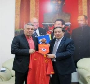 Cựu danh thủ Hristo Stoichkov làm việc với VFF tại Hà Nội