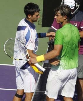Djokovic (trái) và Nadal.