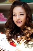 Goo Hara xinh như búp bê giữa đời thường