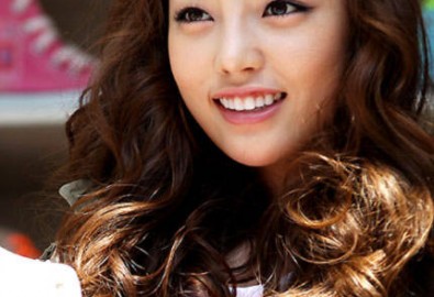 Goo Hara xinh như búp bê giữa đời thường