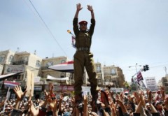 Hơn 10.000 quân chính phủ Yemen đào ngũ