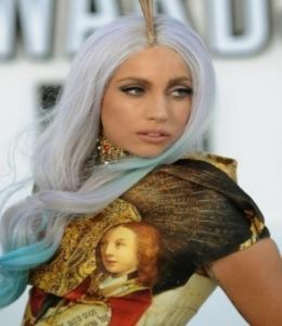 Lady Gaga lại bị chỉ trích vì đụng đến tôn giáo
