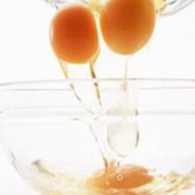 Nguy hiểm khi ăn trứng gà sống