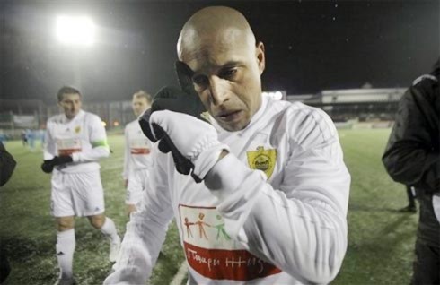 Carlos là ngôi sao bóng đá ngoại quốc tầm cỡ thế giới đầu tiên đến chơi bóng ở giải vô địch Nga.