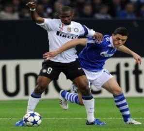 Schalke lại mơ gây bất ngờ trước MU