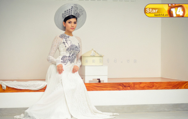 Á hậu Trương Thị May đẹp đằm thắm với áo dài