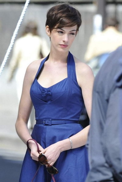 Một trong những tạo hình của Anne Hathaway trong phim. Ảnh: Focus.
