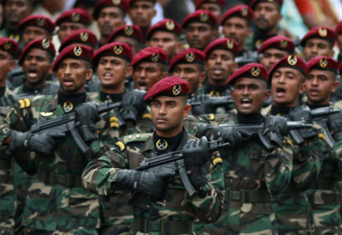 Lực lượng đặc nhiệm diễu hành trong ngày kỷ niệm 63 năm độc lập của Sri Lanka, ở Katharagama, hôm 4/2.