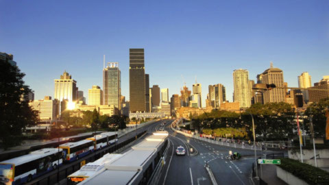 1. Khu vực Brisbane CBD và những hàng xe buýt nối đuôi nhau ở trạm Cultural Centre.