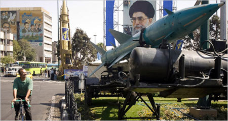 Iran luôn tuyen bố tự phát triển chương trình tên lửa đạn đạo. Ảnh: PBS