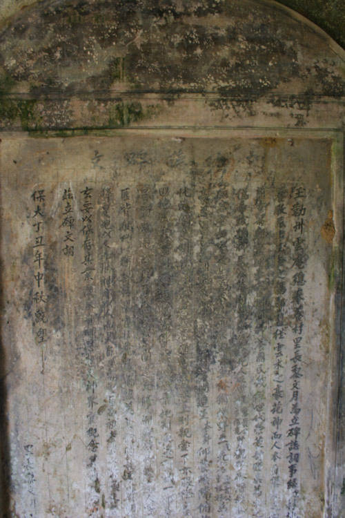 Rất nhiều chữ Nho cổ  ở các đền nhưng chưa ai biết nó có từ đời nào?
