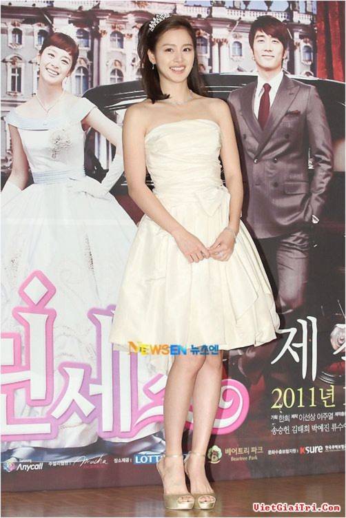 Những style dự tiệc hút mắt của Công chúa Kim Tae Hee