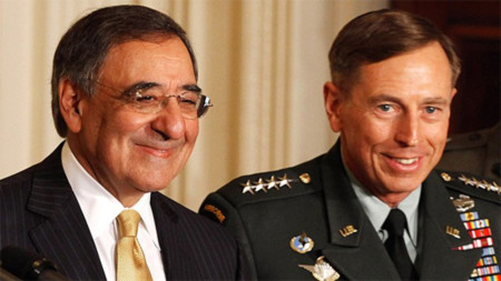 Leon Panetta (trái) và David Petraeus. Ảnh: ABCNews