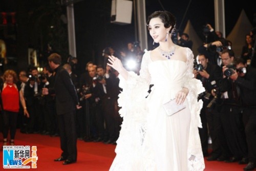 Phạm Băng Băng làm "nữ thần tắc kè hoa" tại Cannes