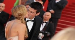 Tay vợt Djokovic và bạn gái tỏa sáng trên thảm đỏ Cannes