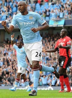 Vieira trong màu áo Man City.
