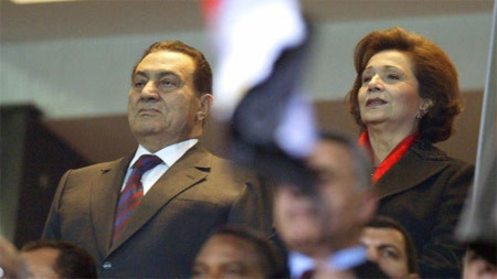 Vợ chồng cựu tổng thống Ai Cập. Ảnh: Couriermail