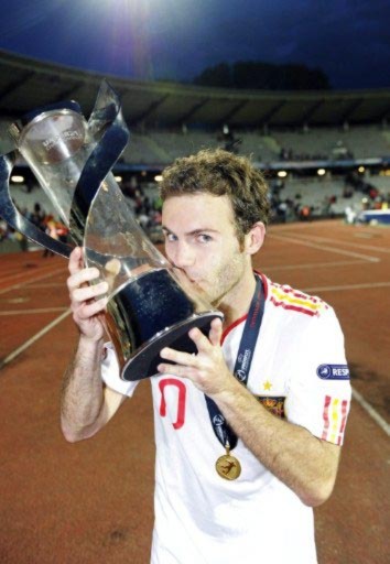 Juan Mata và thế hệ U21 vừa vô địch châu Âu được xem là tương lai của bóng đá Tây Ban Nha. Ảnh: AFP.