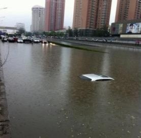 Bắc Kinh rối loạn vì mưa lớn bất thường