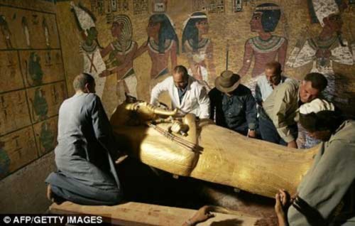 Bí ẩn trong lăng mộ hoàng đế Ai Cập Tutankhamun, Phi thường - kỳ quặc, Bi an,bi an lich su,bi an lich su the gioi,nguoi Ai Cap,vua pha ra ong