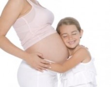 Châm cứu và ngải cứu giúp điều chỉnh ngôi thai