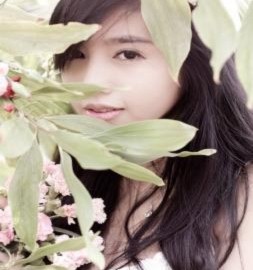Elly Trần e ấp trong sắc hè