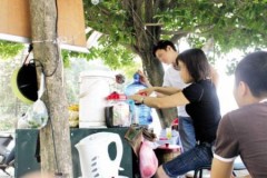 “Lạnh người” trà đá, nhân trần vỉa hè