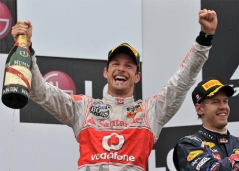 Sau 7 chặng, Button hiện đứng thứ hai trên bảng xếp hạng tay đua mùa giải F1 2011. ĐKVĐ Vettel dẫn đầu với 60 điểm nhiều hơn. Ảnh: AFP.