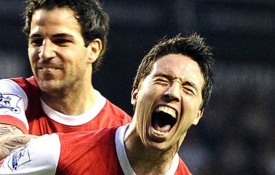 Nasri (phải) cũng như Fabregas rất quan trọng với Arsenal.