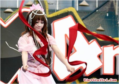 Ngắm Công chúa cosplay Chibi múa lụa quyến rũ