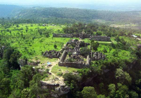 Toàn cảnh ngôi đền gần nghìn tuổi và các kiến trúc phụ nhìn từ trên cao. Ảnh: Preah-vihear