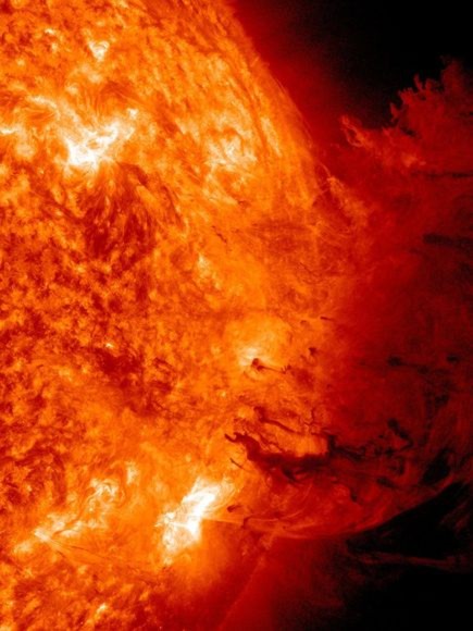 Một vụ nổ dữ dội đã xảy ra trên Mặt trời vào ngày 7/6 vừa. Các nhà khoa học dự đoán rằng đây là vụ nổ lớn nhất từ trước tới nay. Vụ nổ này có thể gây ra một trận bão từ khá mạnh, có thể làm gián đoạn hoạt động của các vệ tinh và các thiết bị điện tử trên Trái đất.