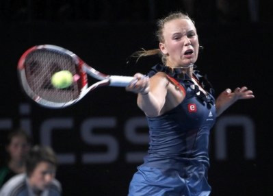 Wozniacki ra sân với vẻ ngoài quen thuộc.