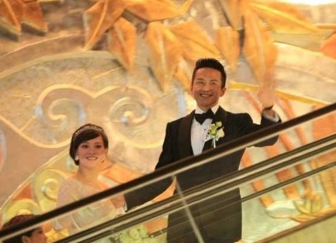 Đám cưới Đặng Siêu (Deng Chao) và Tôn Lệ (Sun Li) diễn ra tại khách sạn Ritz-Carlton ở Thượng Hải tối 7/6.