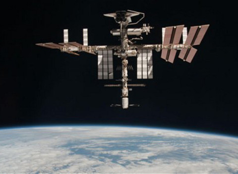 Trạm vũ trụ quốc tế sơ tán khẩn cấp vì rác