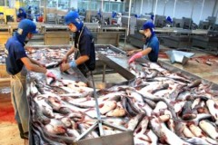 Trung Quốc gây khó trên biển, tận thu trên bờ