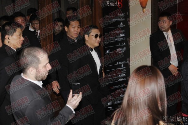Psy đến bar 5 phút thu hơn 10 tỷ 2 Psy đến bar 5 phút thu hơn 10 tỷ 2