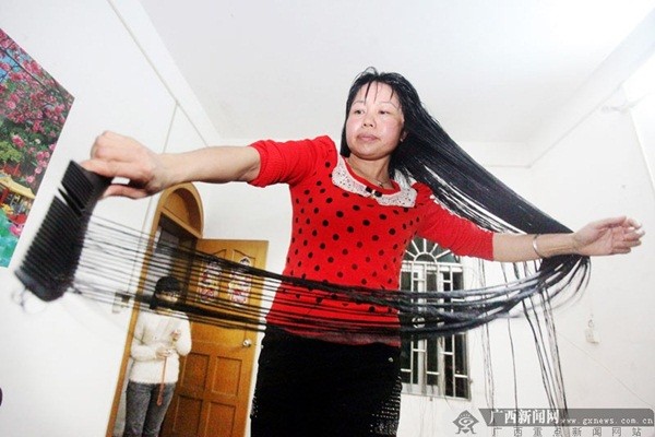 Trung Quốc: Bộ tóc tuyệt đẹp dài tới 1,84m 2 Trung Quốc: Bộ tóc tuyệt đẹp dài tới 1,84m 2